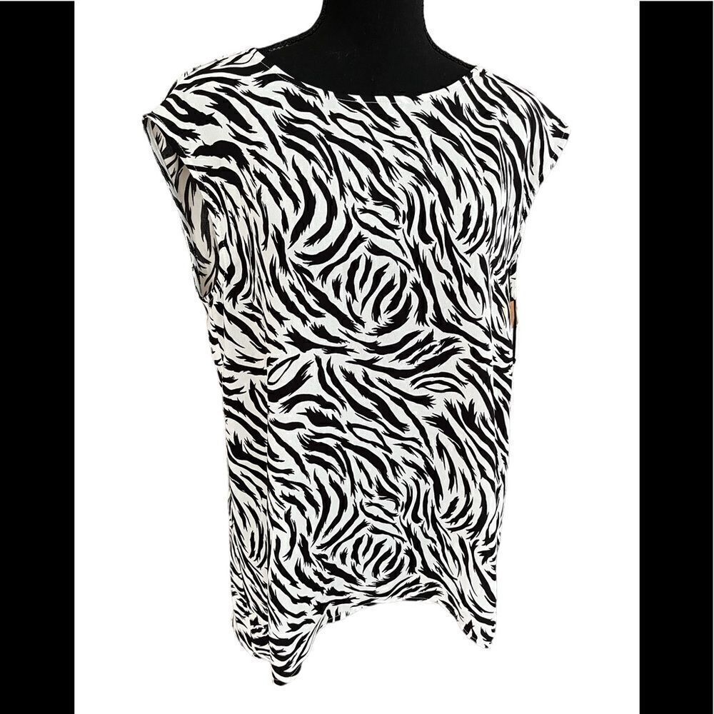 New with tags HALOGEN black/ivory cap sleeved top, feather print, size M